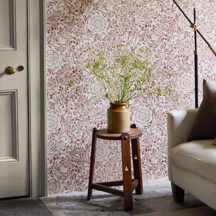 Morris & Co Chamomile Wallpaper in Flax/Madder with detailed chamomile blossoms, flowing foliage, and embroidery-inspired artwork. A classic William Morris botanical wallpaper that adds warmth and heritage style to elegant home interiors and statement walls.