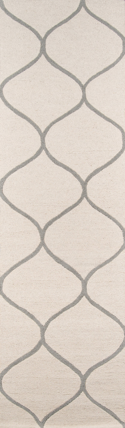 Beige rug with soft grey interlocking curved-quatrefoil lattice pattern.