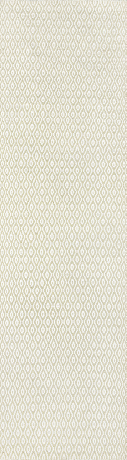 Cream and ivory woven rug with a repeating diamond lattice motif, 5' x 8'.