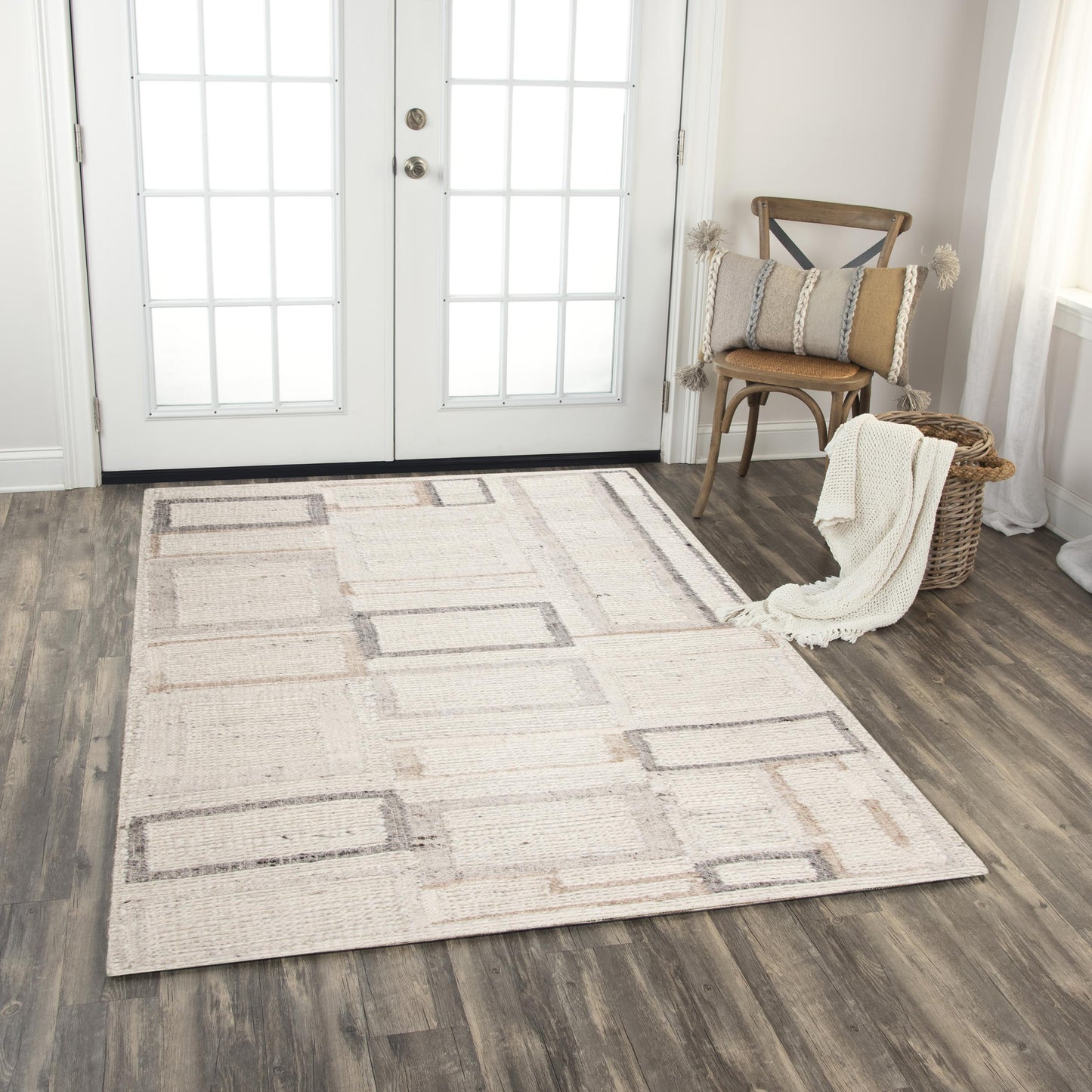 Contemporary rug, 5' x 8'.