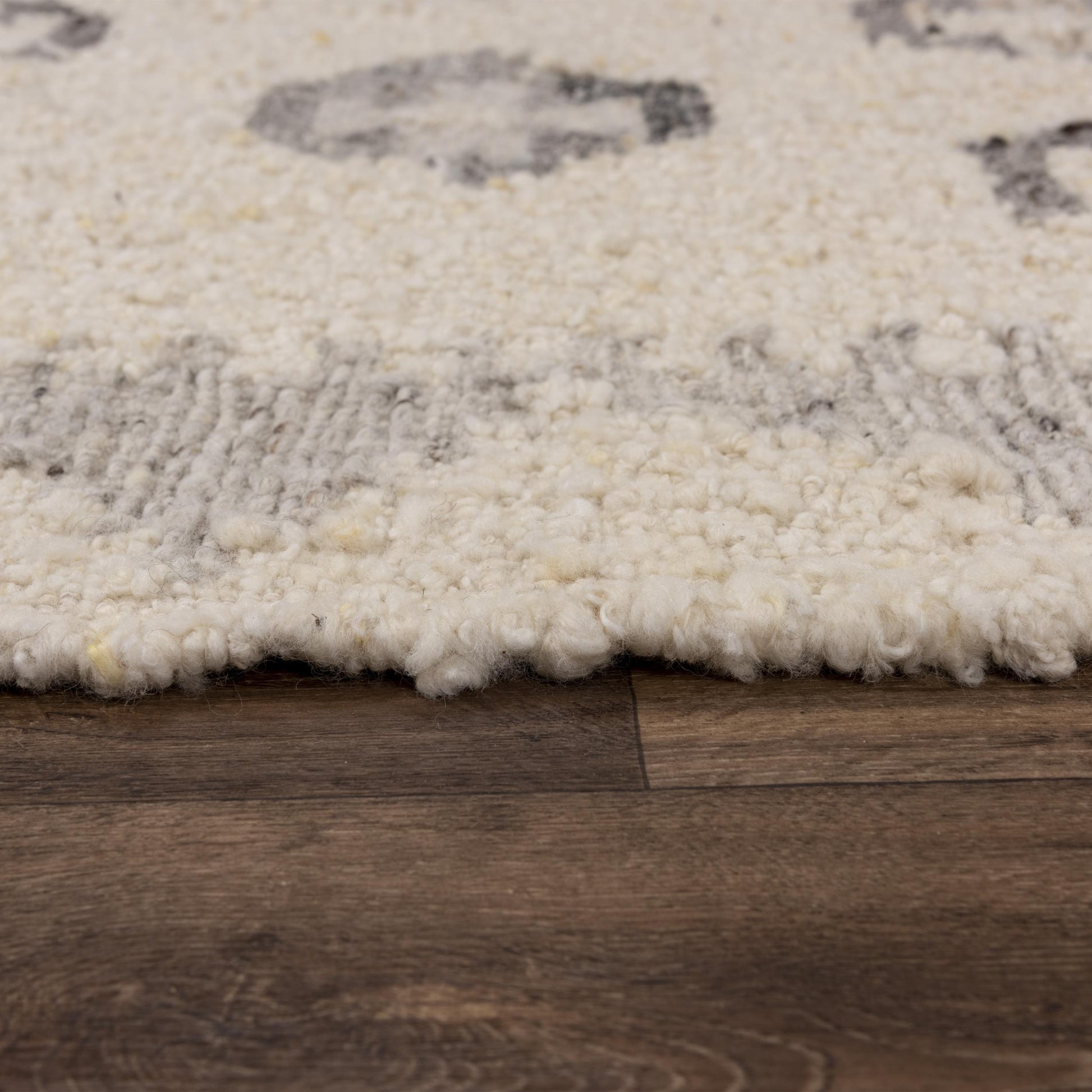 5' x 8' rug in rustic lodge style.