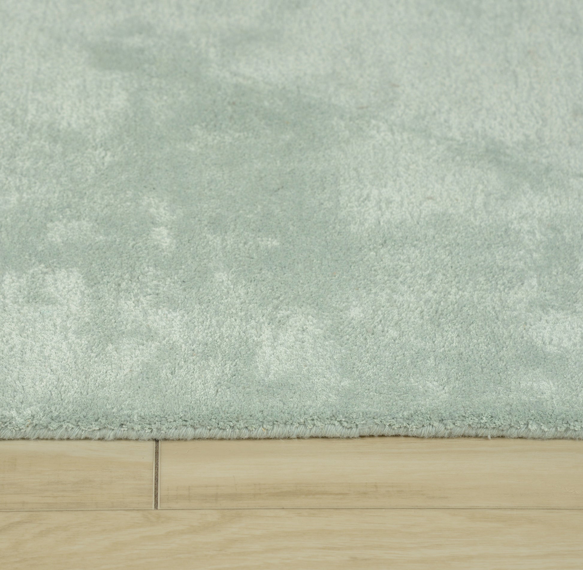 Rug, 10' x 13'.
