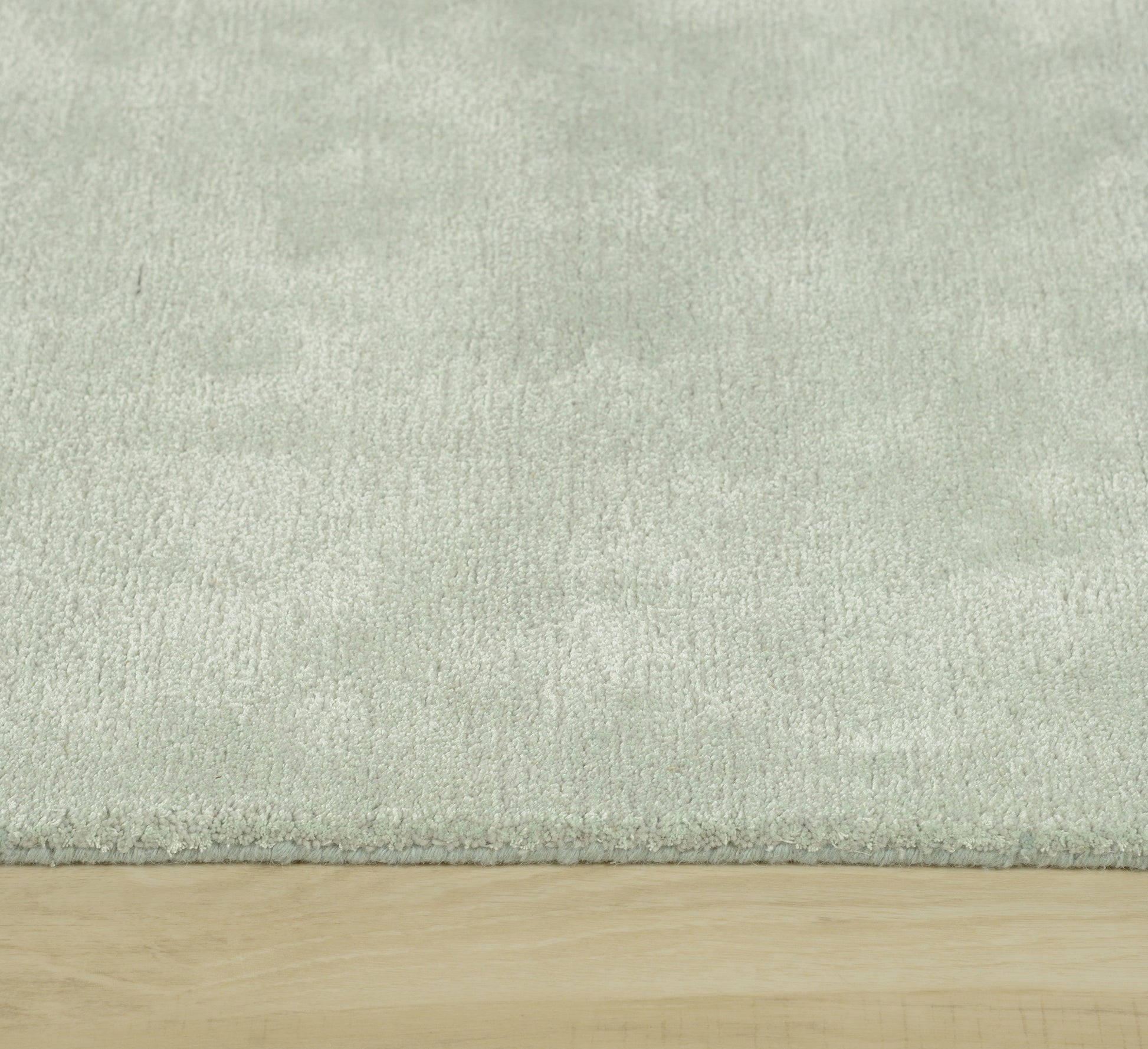 Ocean colored rug, casual style, 5' x 8'.