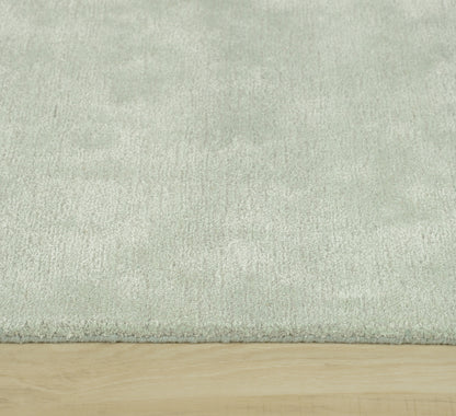 Ocean colored rug, casual style, 5' x 8'.