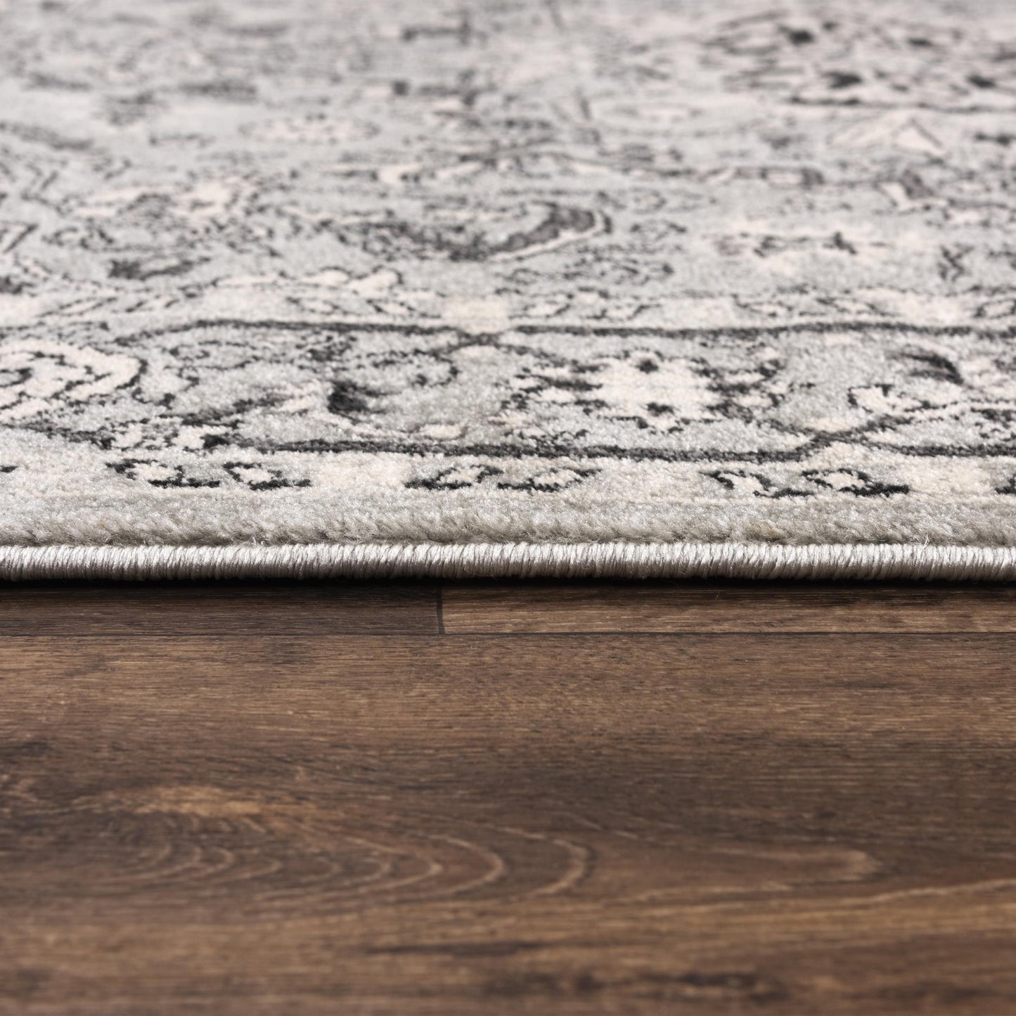 Traditional rug, 8' x 10'.