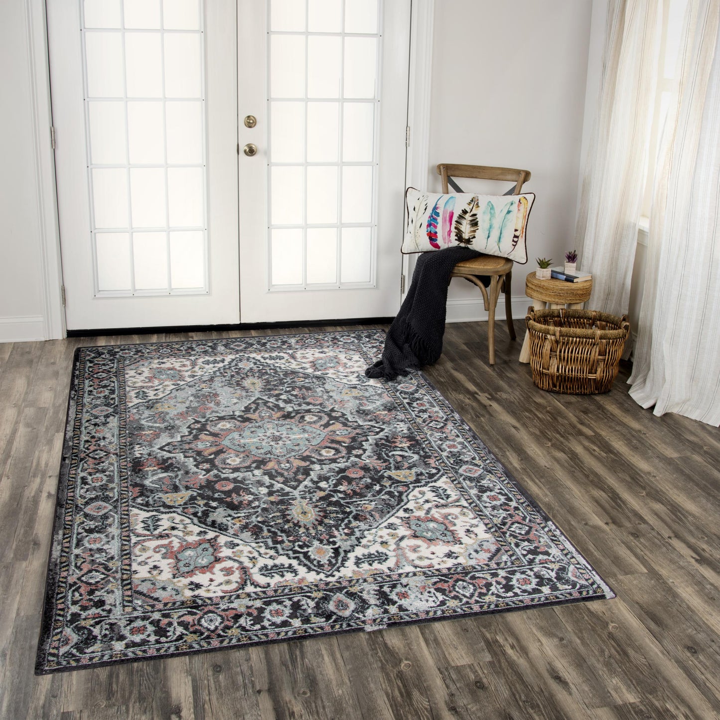 Traditional 8' x 10' rug.