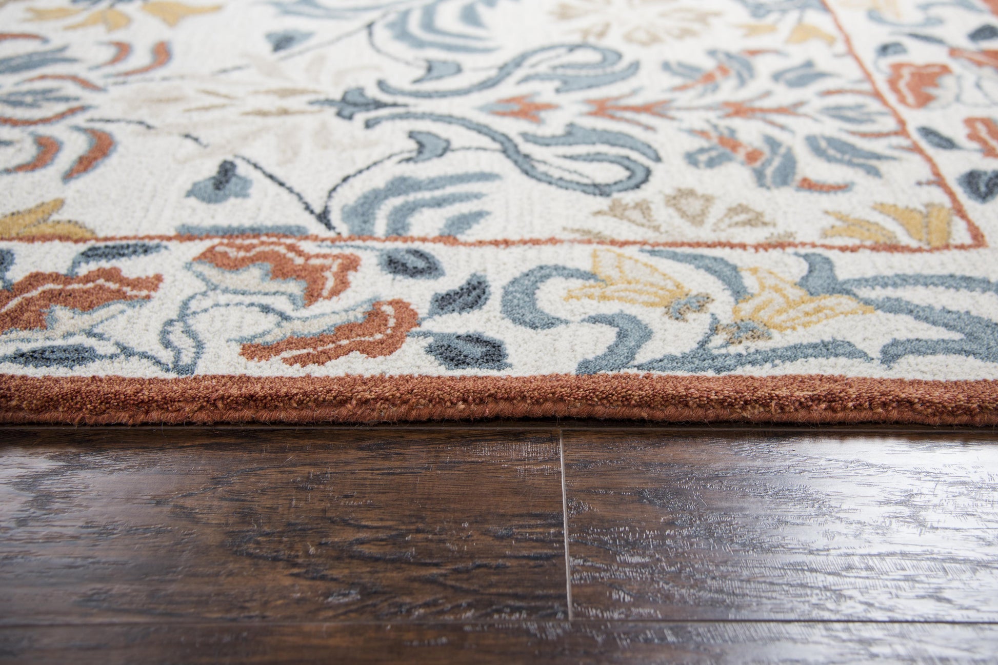 Traditional rug, 8' x 10'.