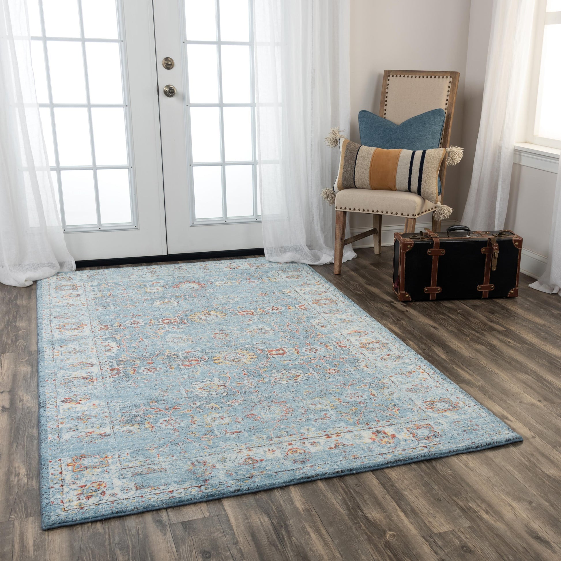 Traditional rug, 8' x 10'.