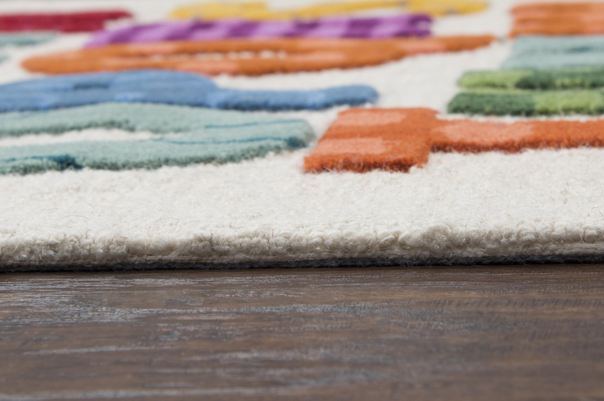 Rug, 3' x 5'.