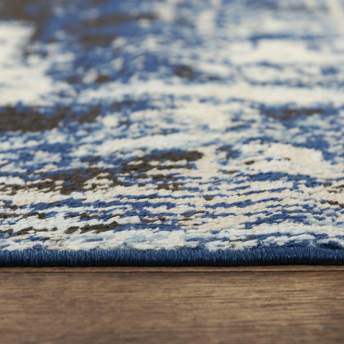 Palace Contemporary rug runner, 2' x 8'.