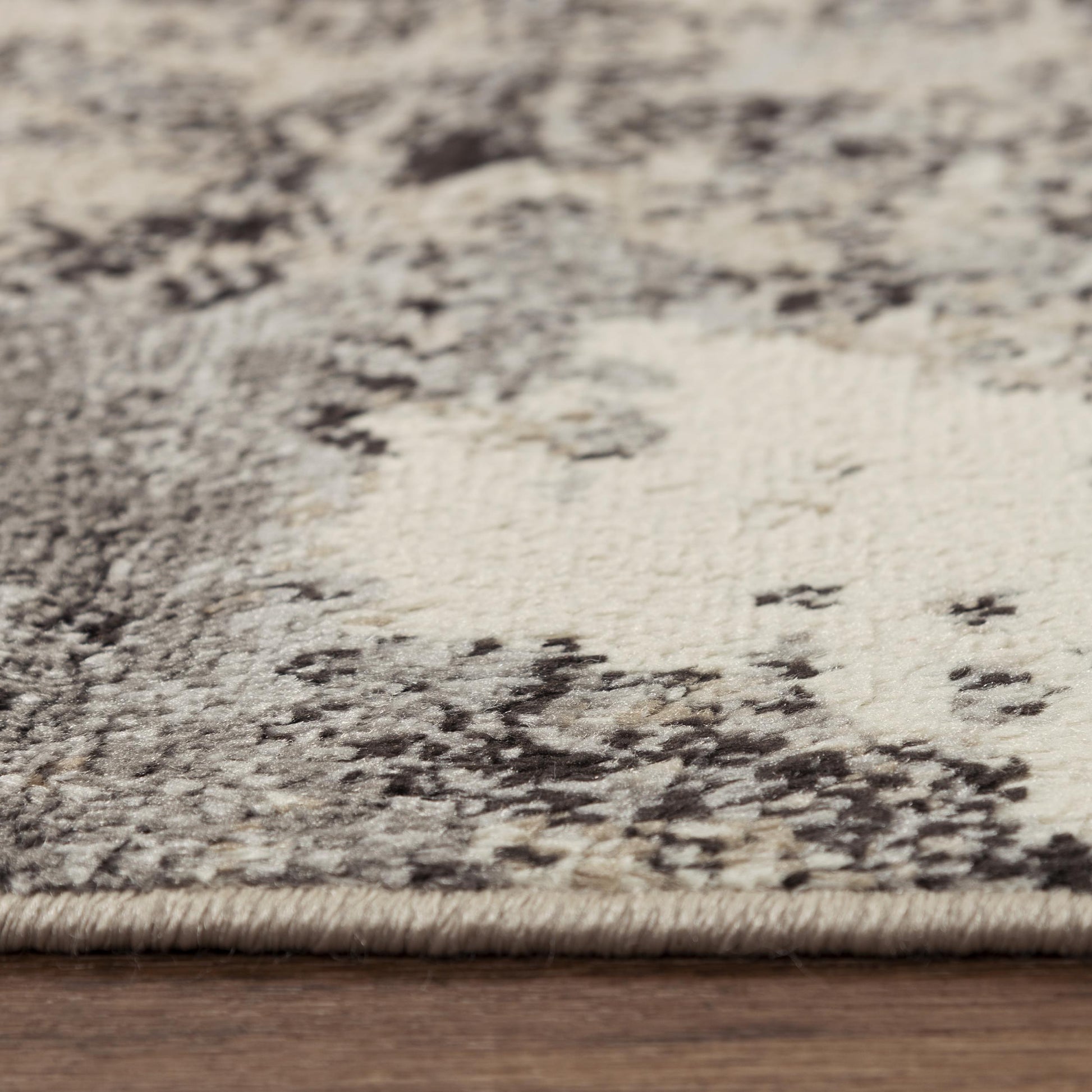 Contemporary rug, 5' x 7