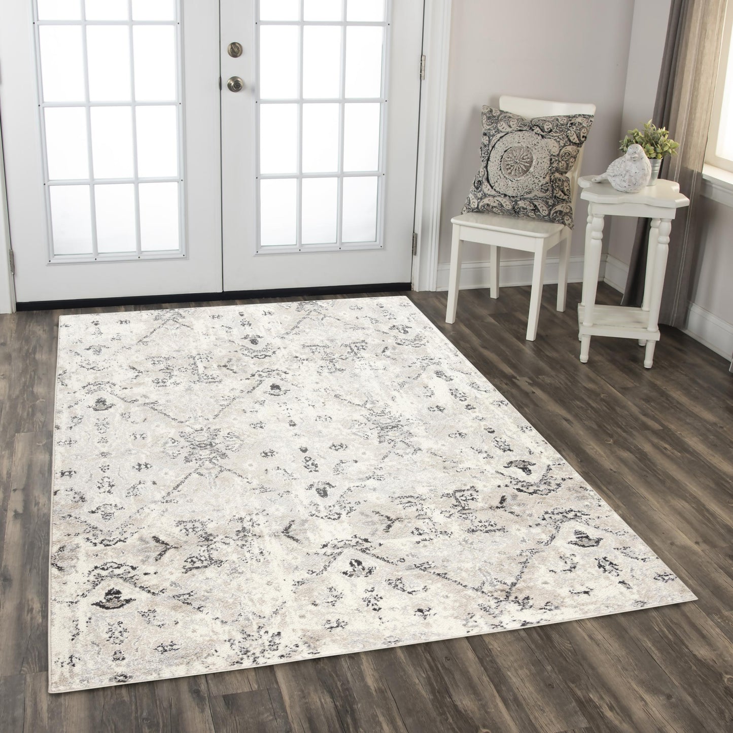 Traditional 8' x 10' rug.