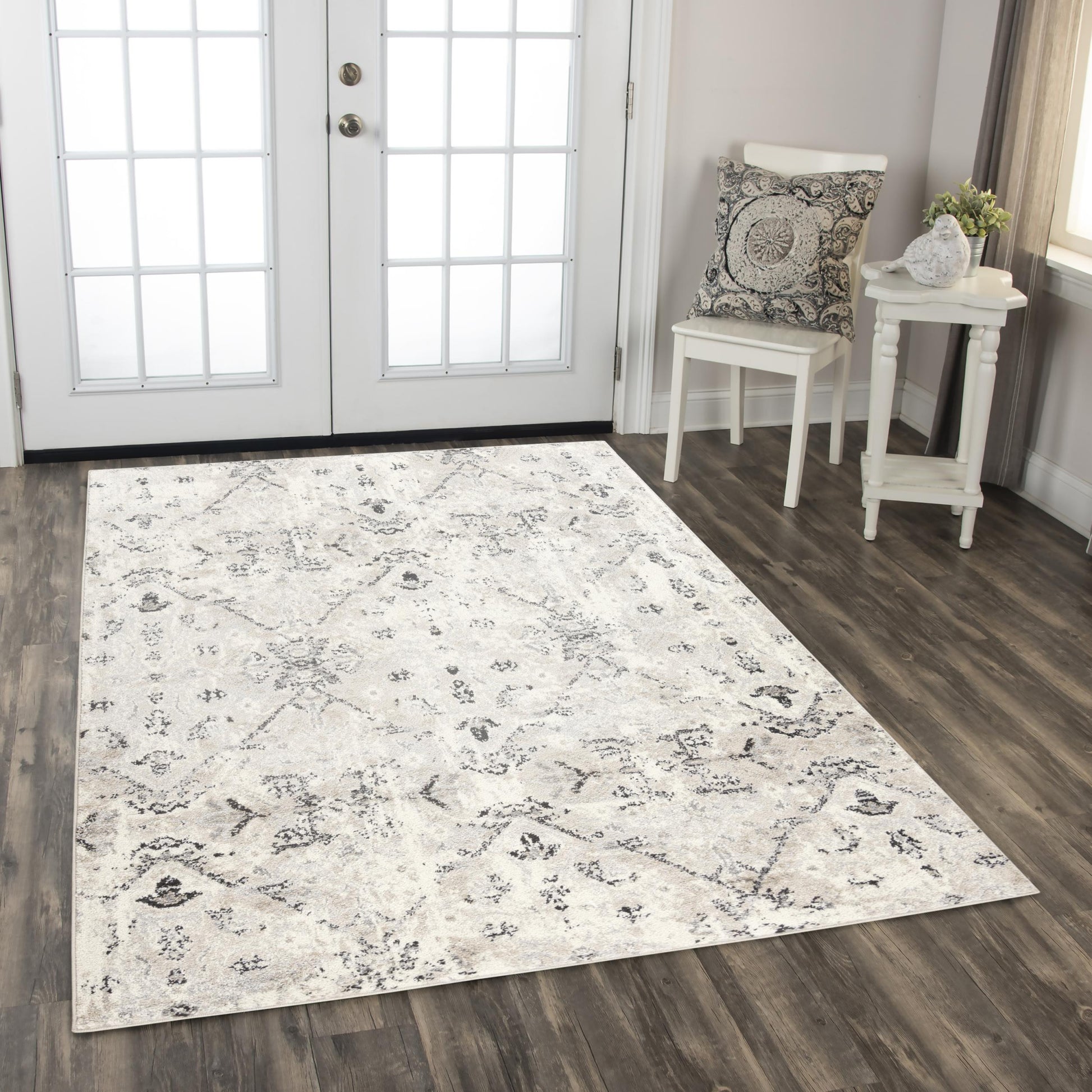 Traditional 8' x 10' rug.