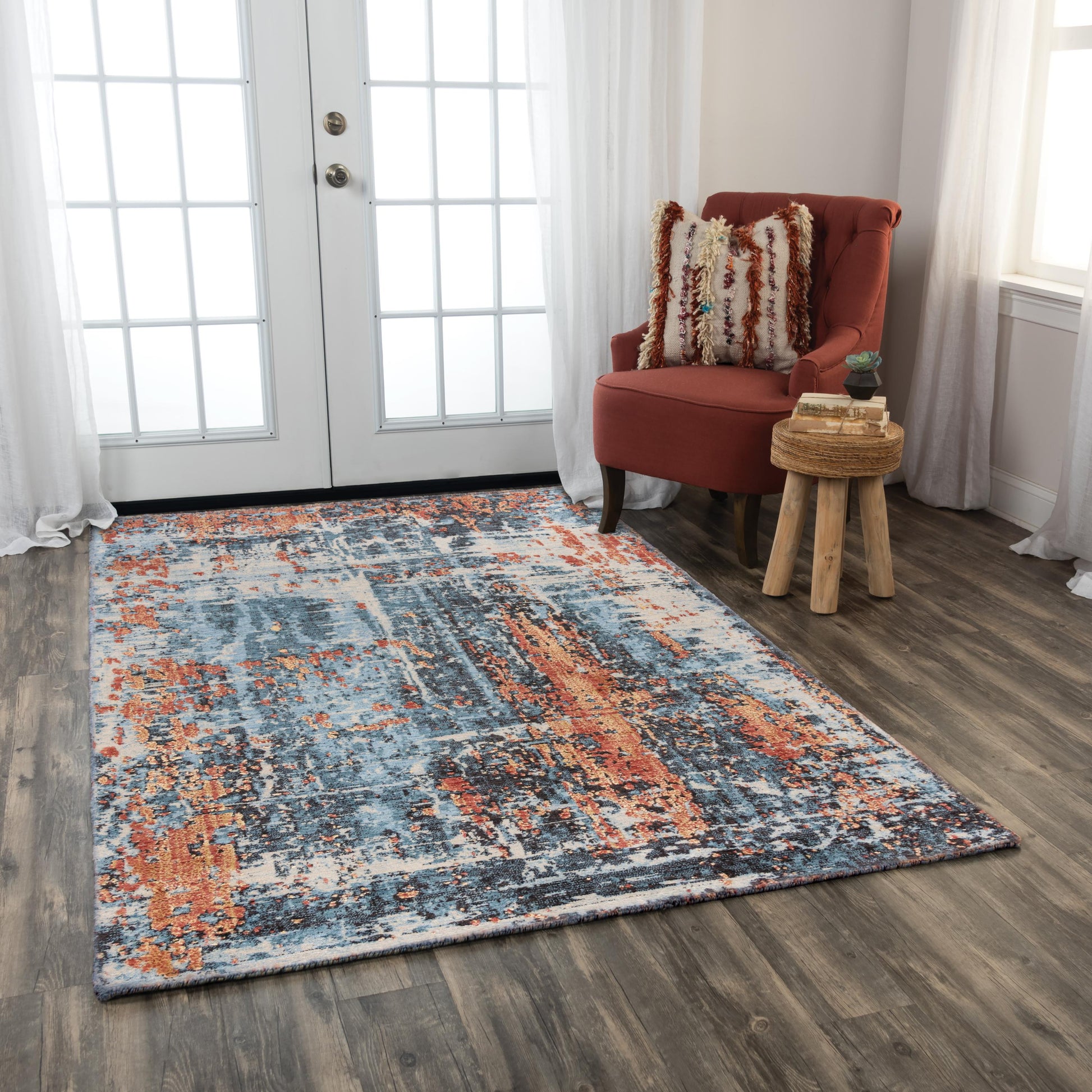 Rug, 2' x 3'.
