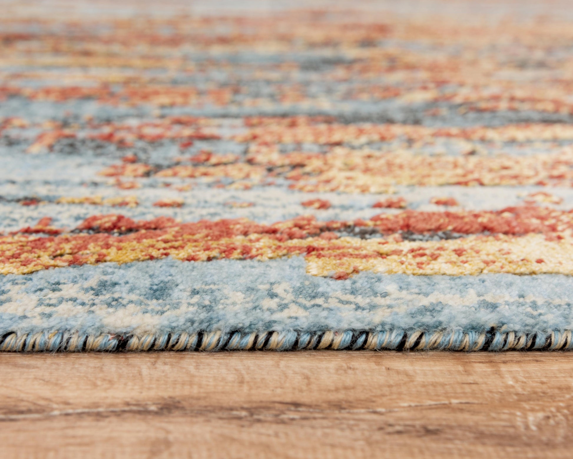 5' x 8' rug, contemporary design.