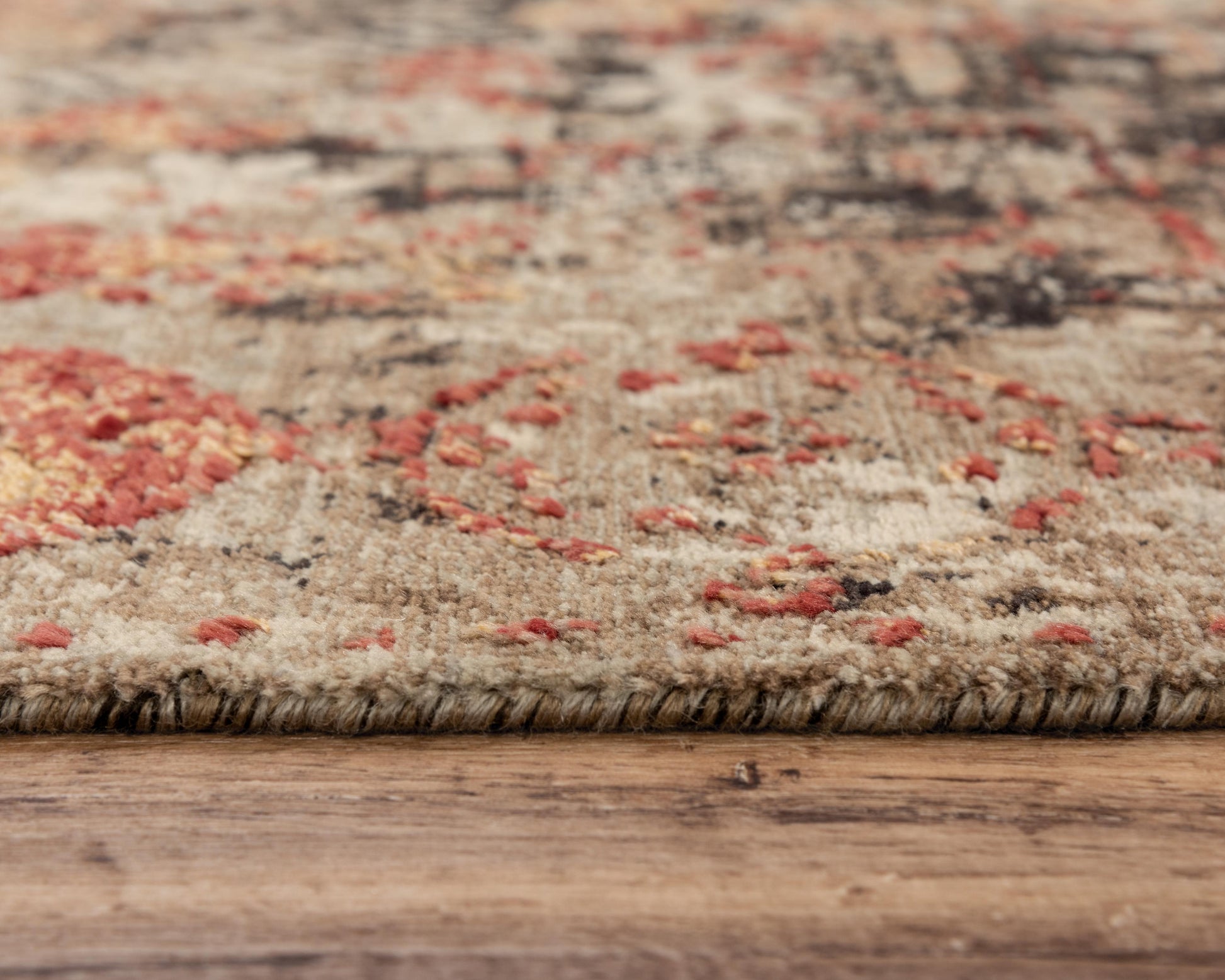 Contemporary rug, 2' x 3'.
