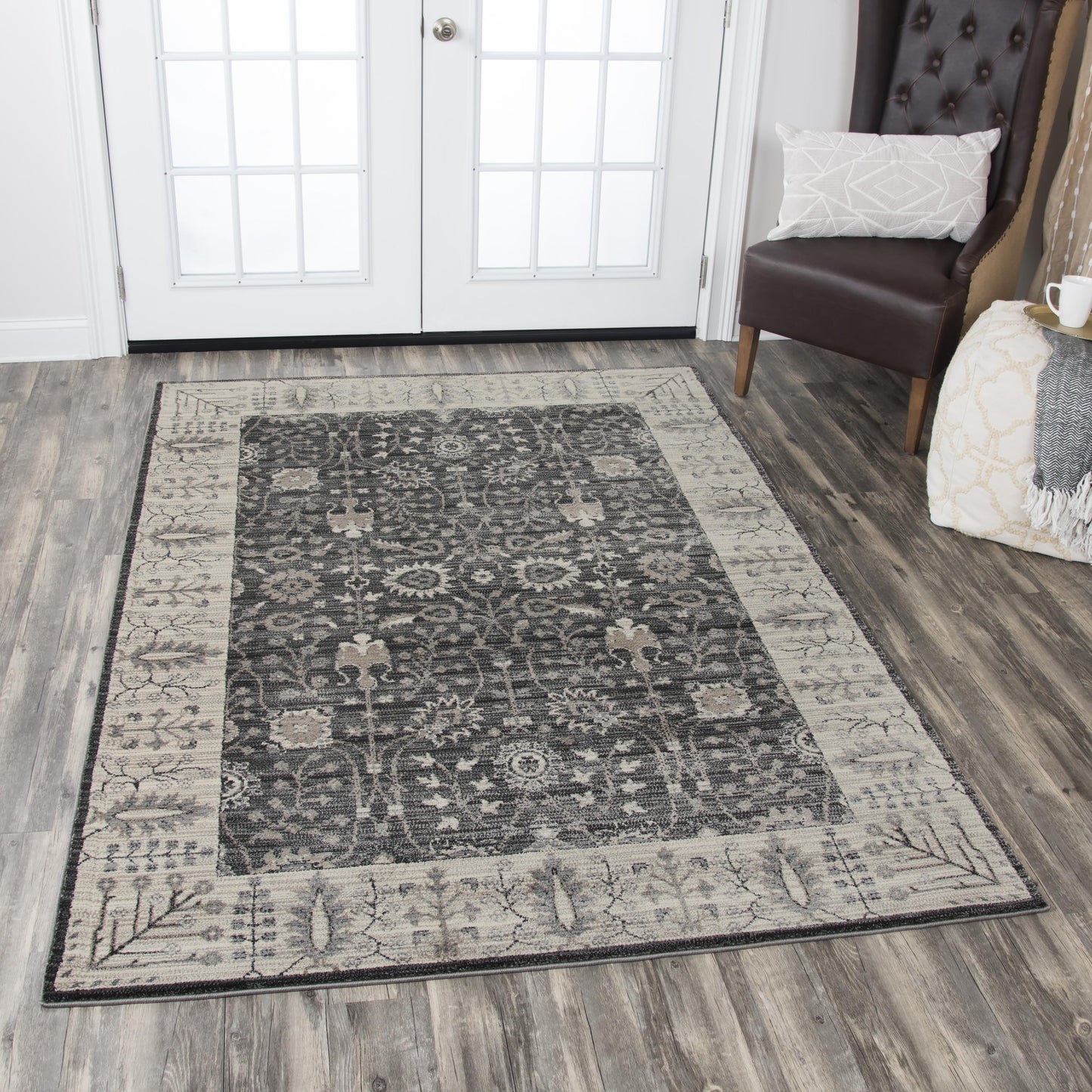 Traditional 5' x 8' rug