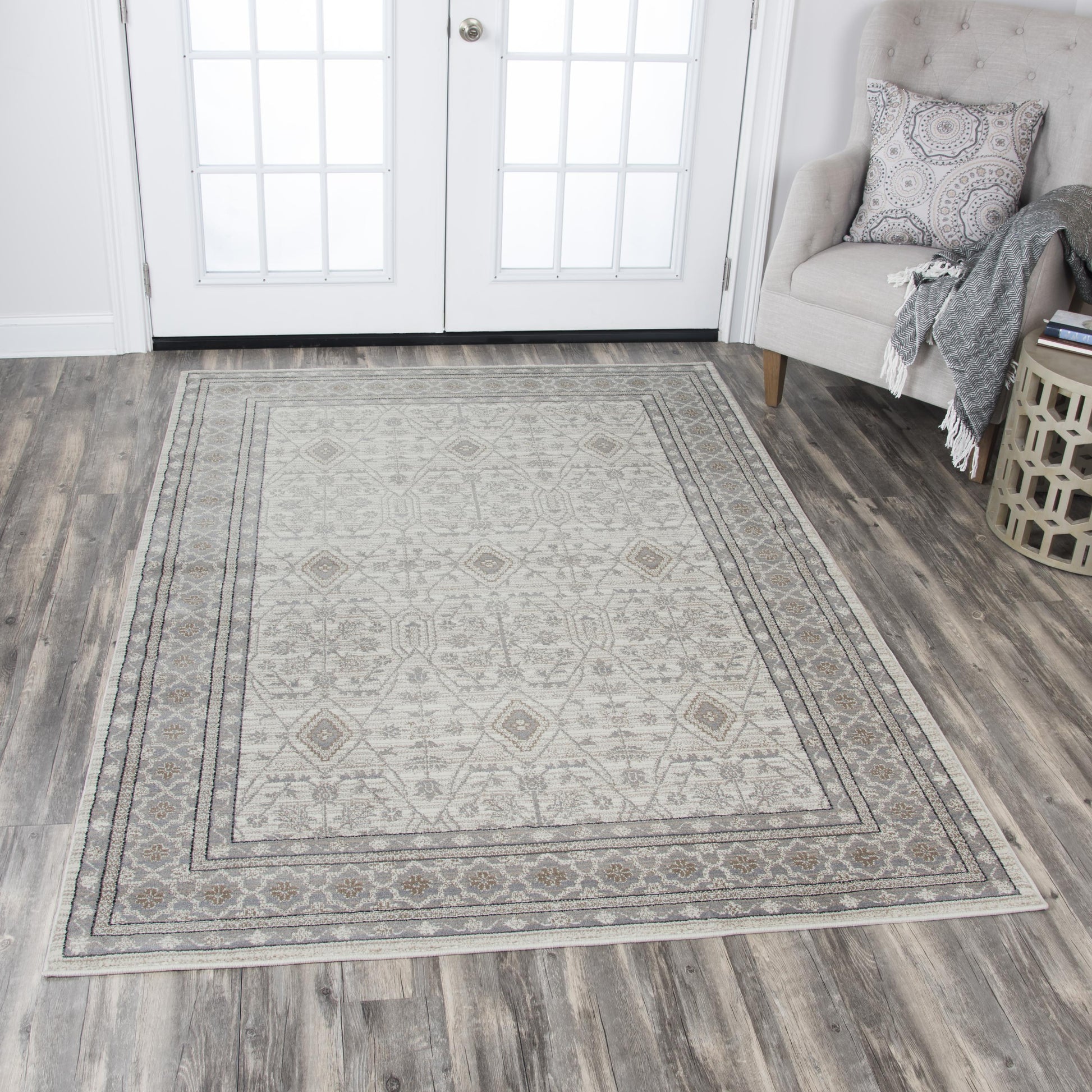 Traditional rug, 8' x 10'.
