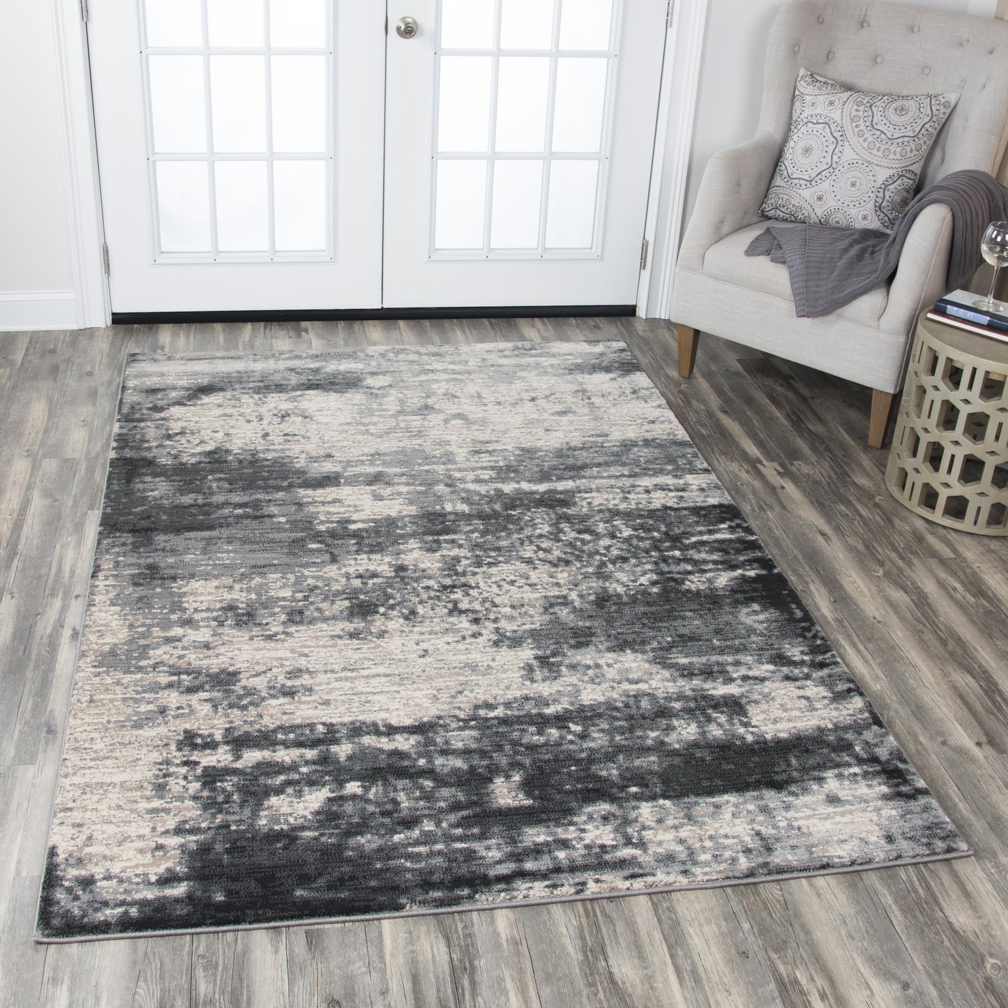 Contemporary rug, 5' x 8'.