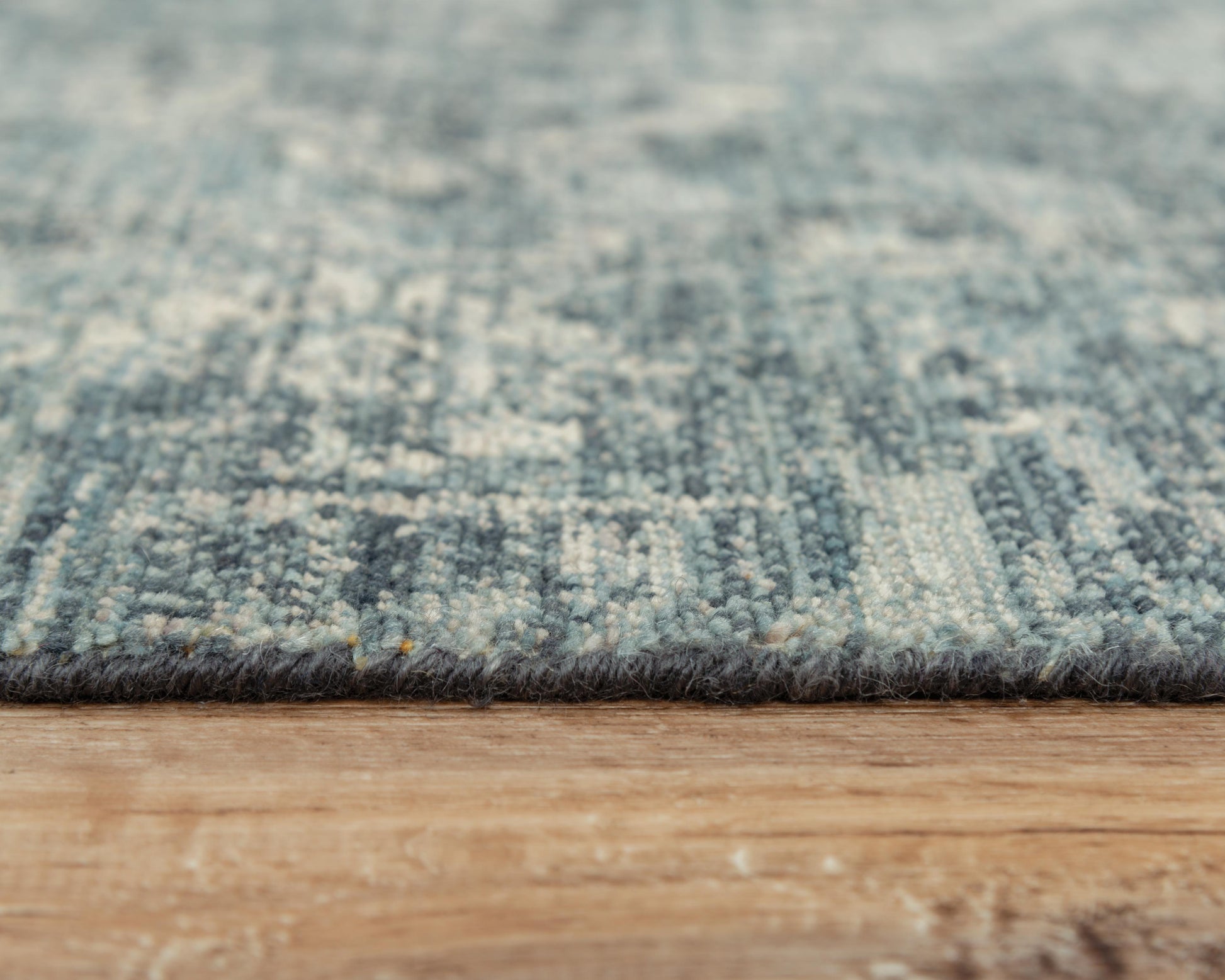 Platinum contemporary rug, 2' x 3'.
