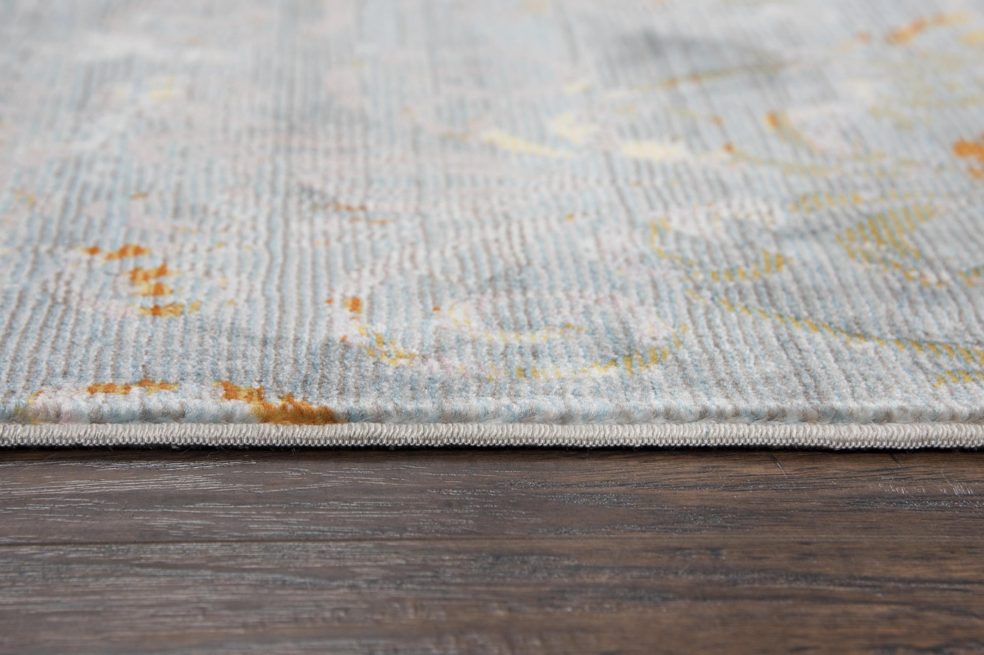 Area rug, 4' x 6'.