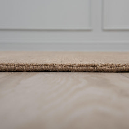Casual style area rug, 5' x 8'.