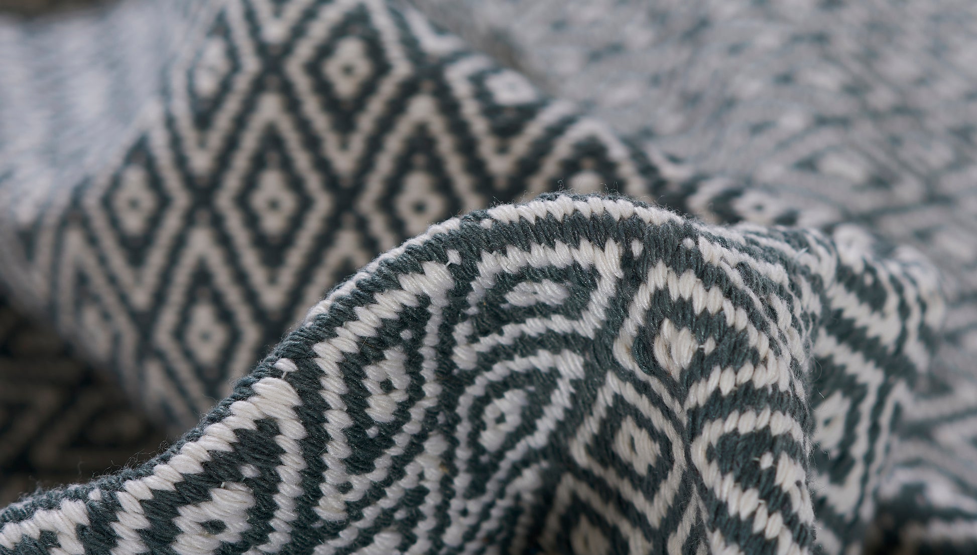 Rug, 4' x 6', black-and-white geometric diamond pattern, thick woven texture.