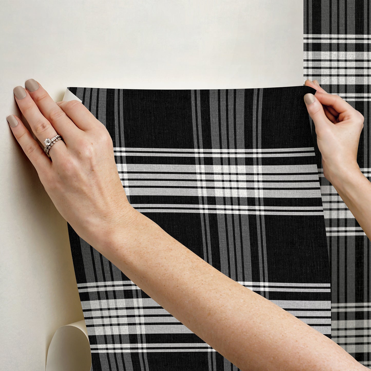 York Wallcoverings York Premium Peel + Stick Clueless Dionne Black Peel and Stick Wallpaper Retro Graphics Blacks  Wallpaper - RMWS1324