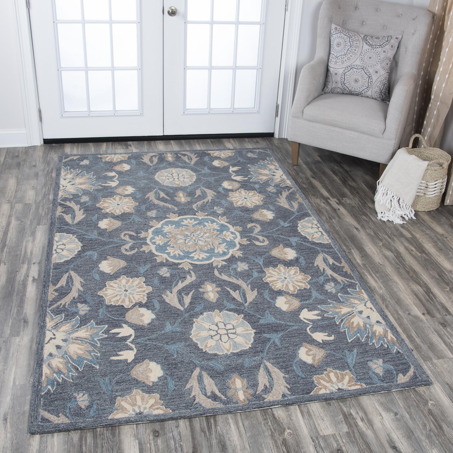 Traditional rug, 9' x 12'.