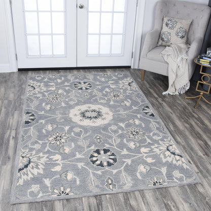 Traditional rug, 9' x 12'.