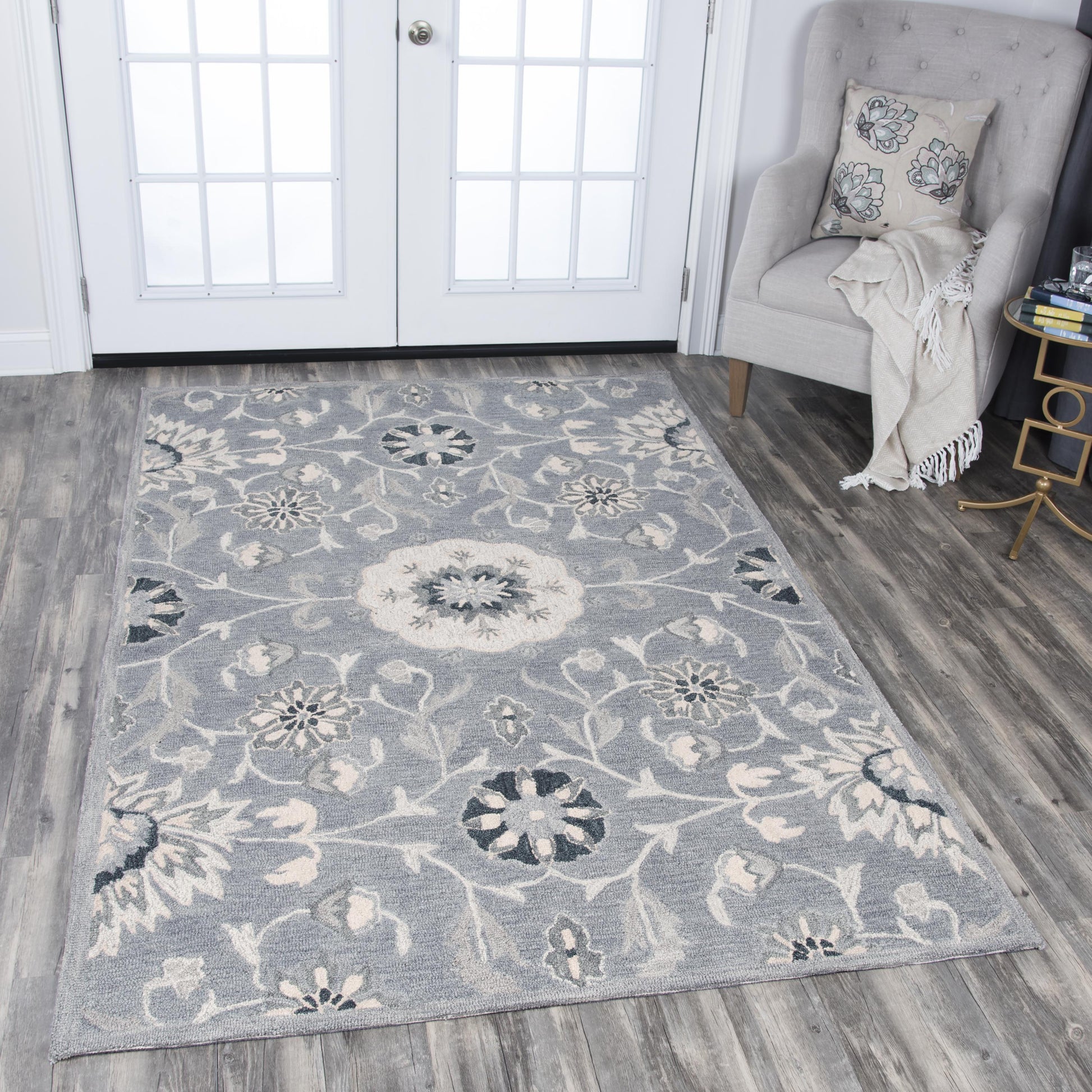 Traditional 2' x 8' rug
