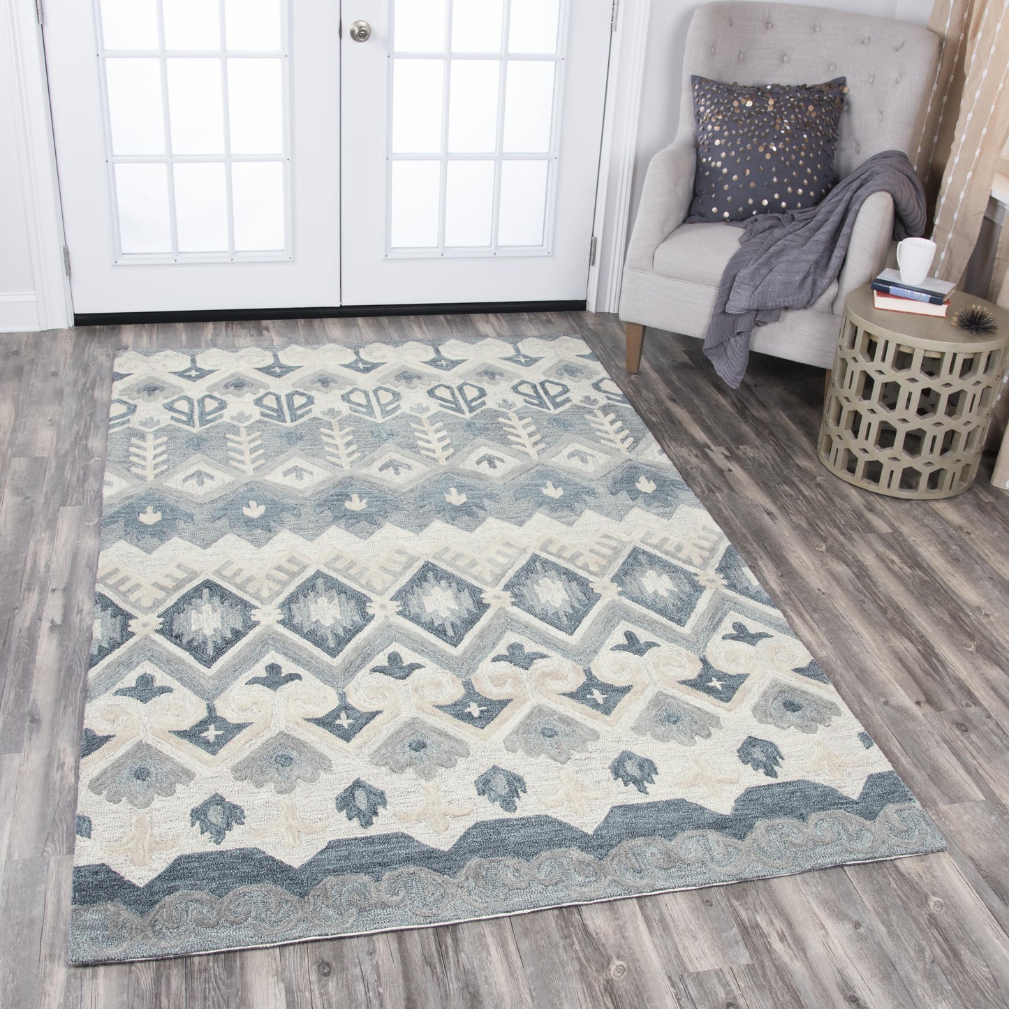 Rustic lodge style rug, 9' x 12'.