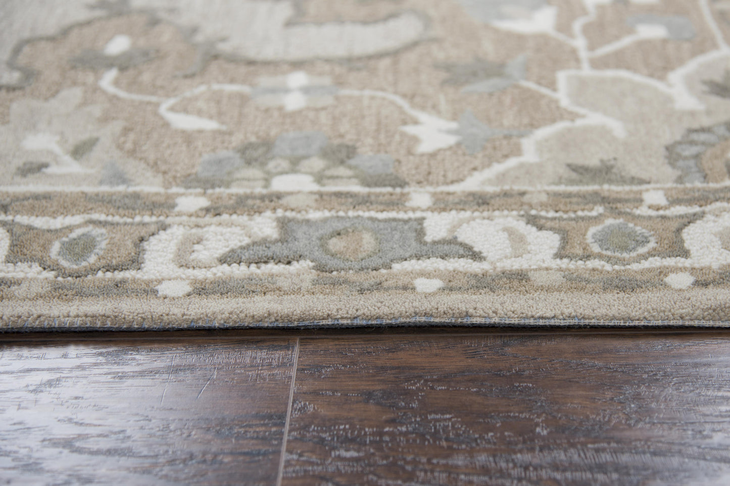 Traditional 2' x 8' rug
