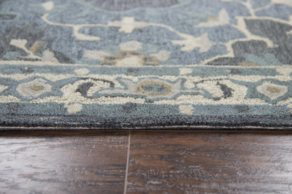 Resonant Traditional rug, 5' x 8