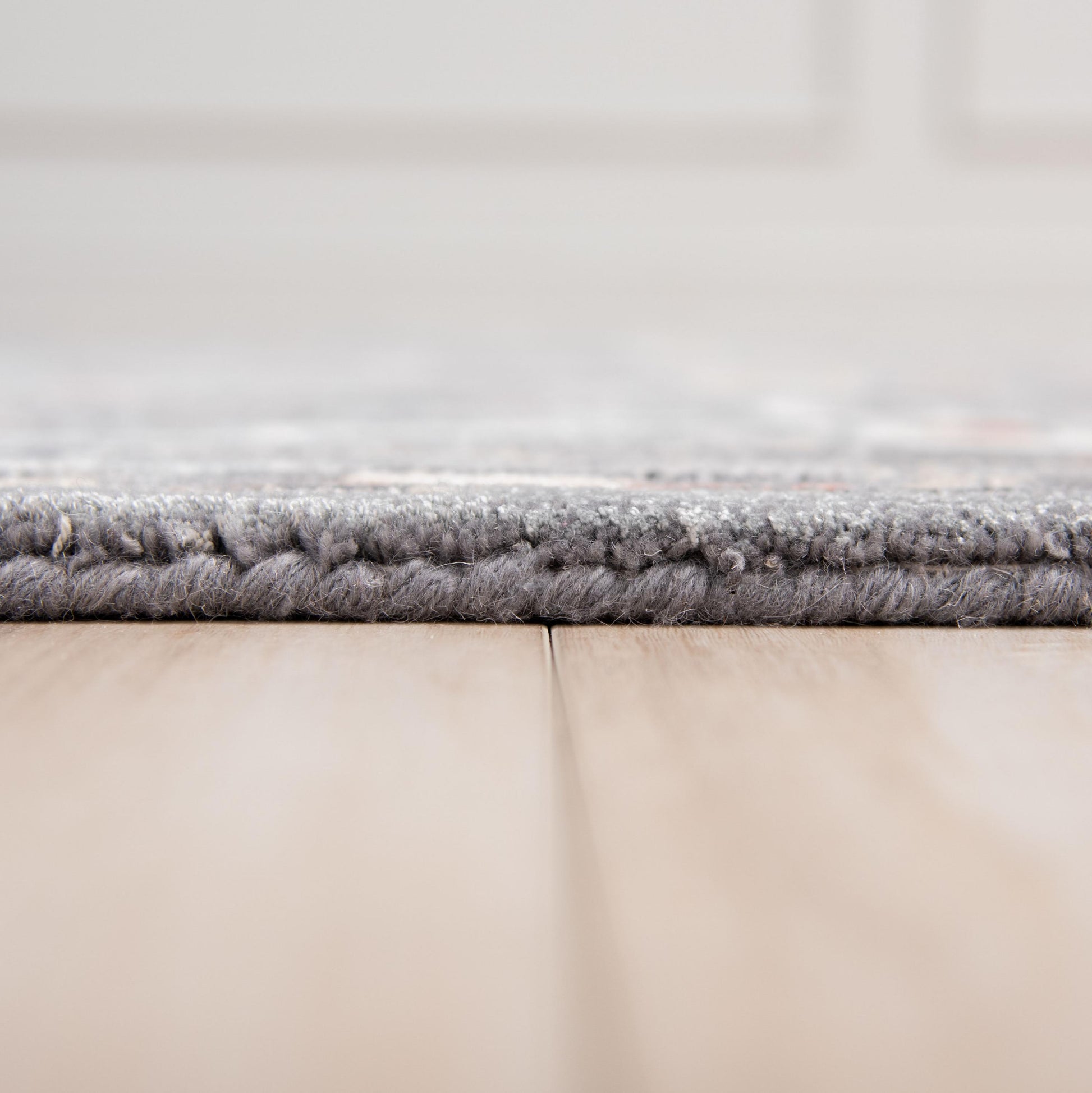Sapphire transitional rug, 2' x 3