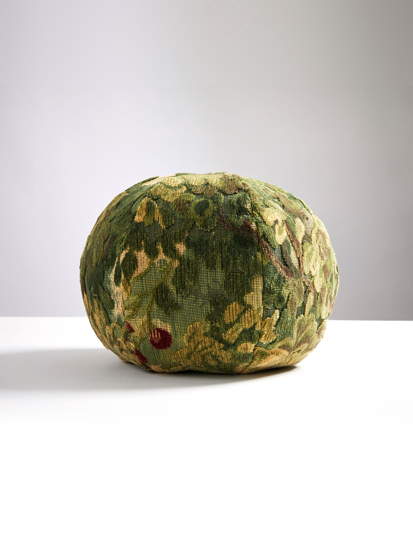 SCALAMANDRE PILLOWS   BOTANICAL / FOLIAGE ROUND    - SC 0001SMARLYPIL NEW SKU # SCSMARLYPIL0001