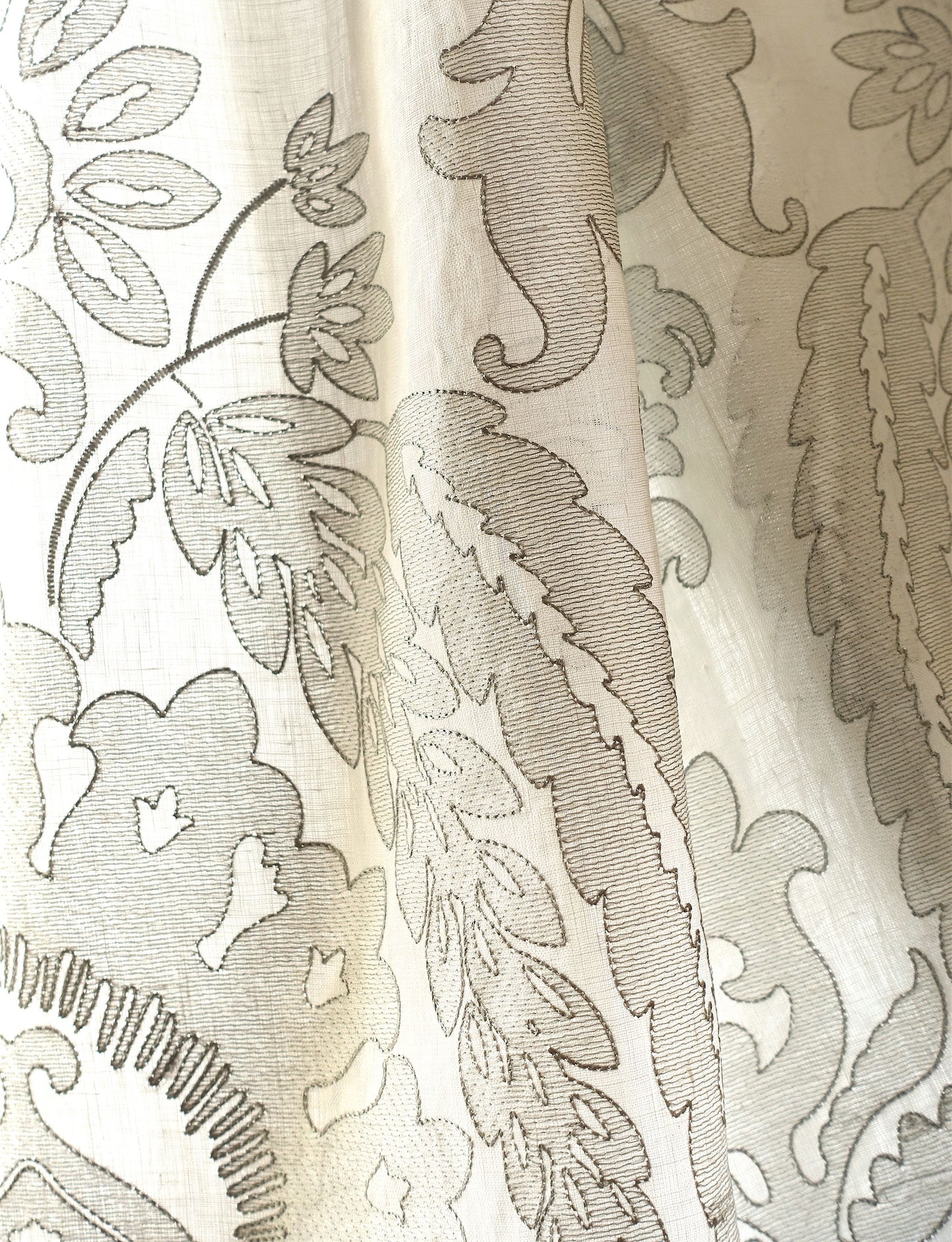 SCALAMANDRE  LIA DAMASK SHEER FABRIC HAZE   - SC 000227053 NEW SKU # SC270530002
