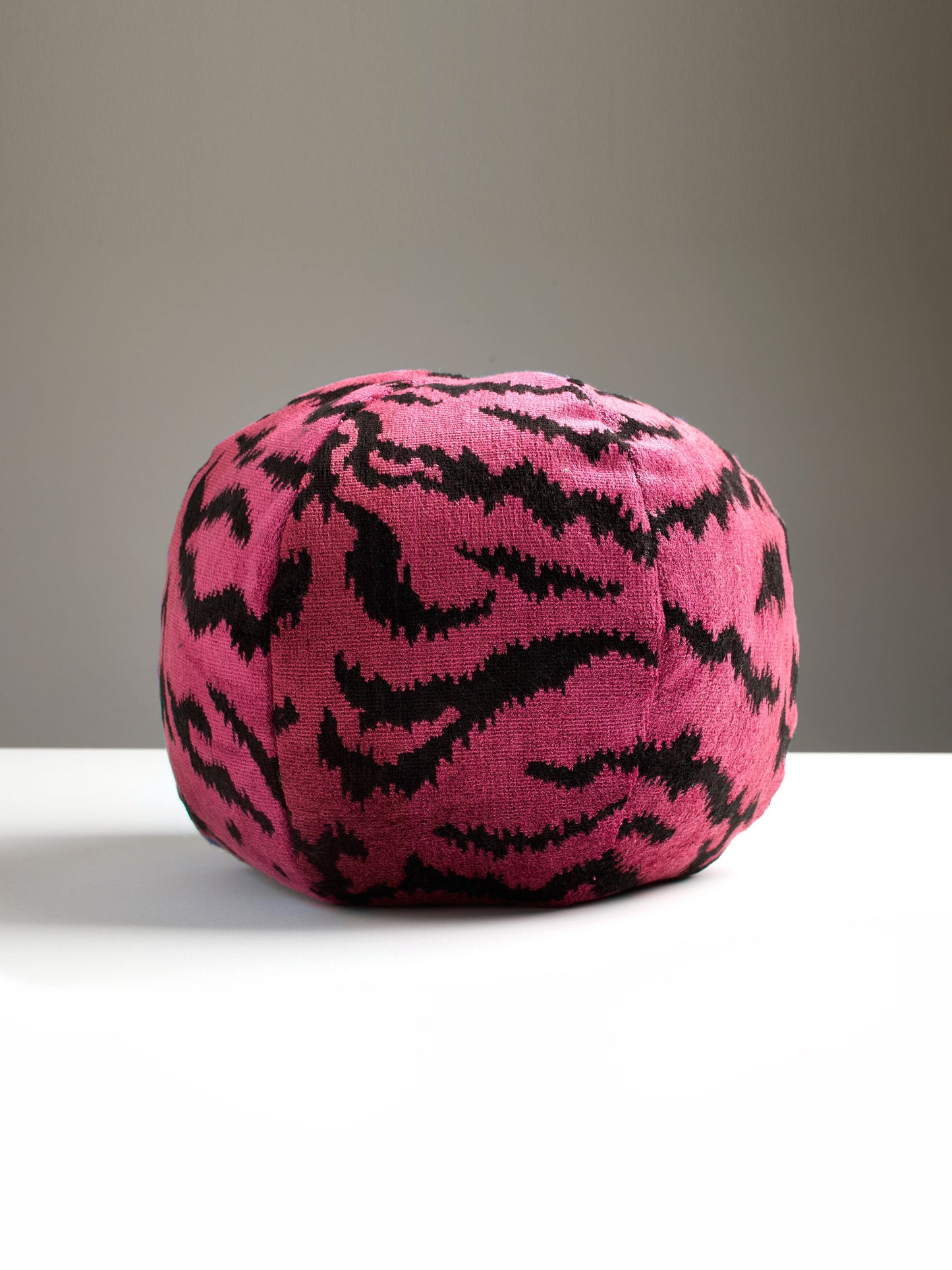 SCALAMANDRE PILLOWS   ANIMAL SKIN ROUND    - SC 0003STIGRPILL NEW SKU # SCSTIGRPILL0003