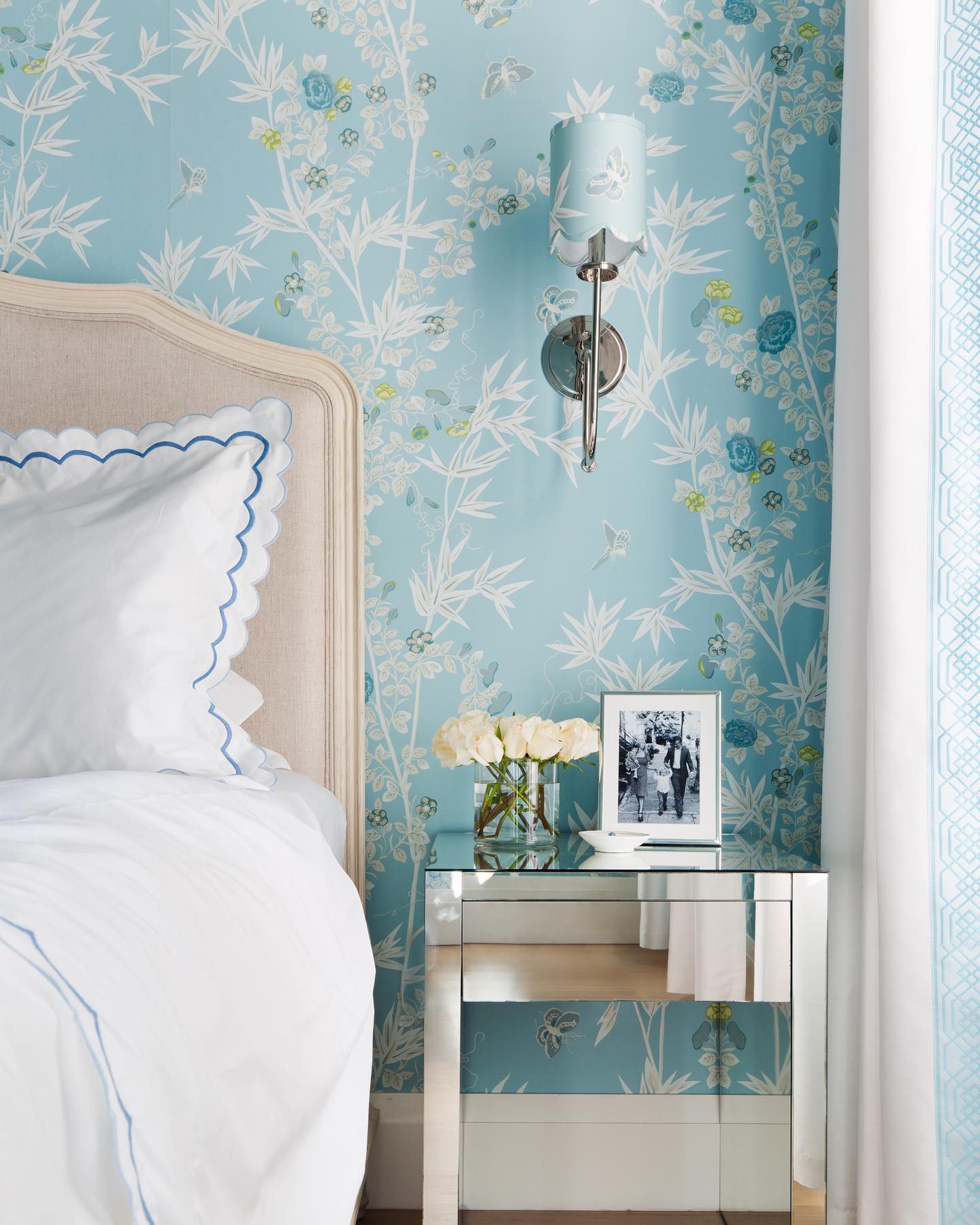 SCALAMANDRE  JARDIN DE CHINE BIRD , ANIMAL 
BOTANICAL , FOLIAGE 
CHINOISERIE 
FLORAL CIEL   - SC 0003WP88375 NEW SKU # SCWP883750003