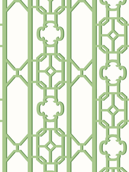 Vertical green wrought-iron lattice with interlocking octagons and clover motifs, decorative metal screen panel