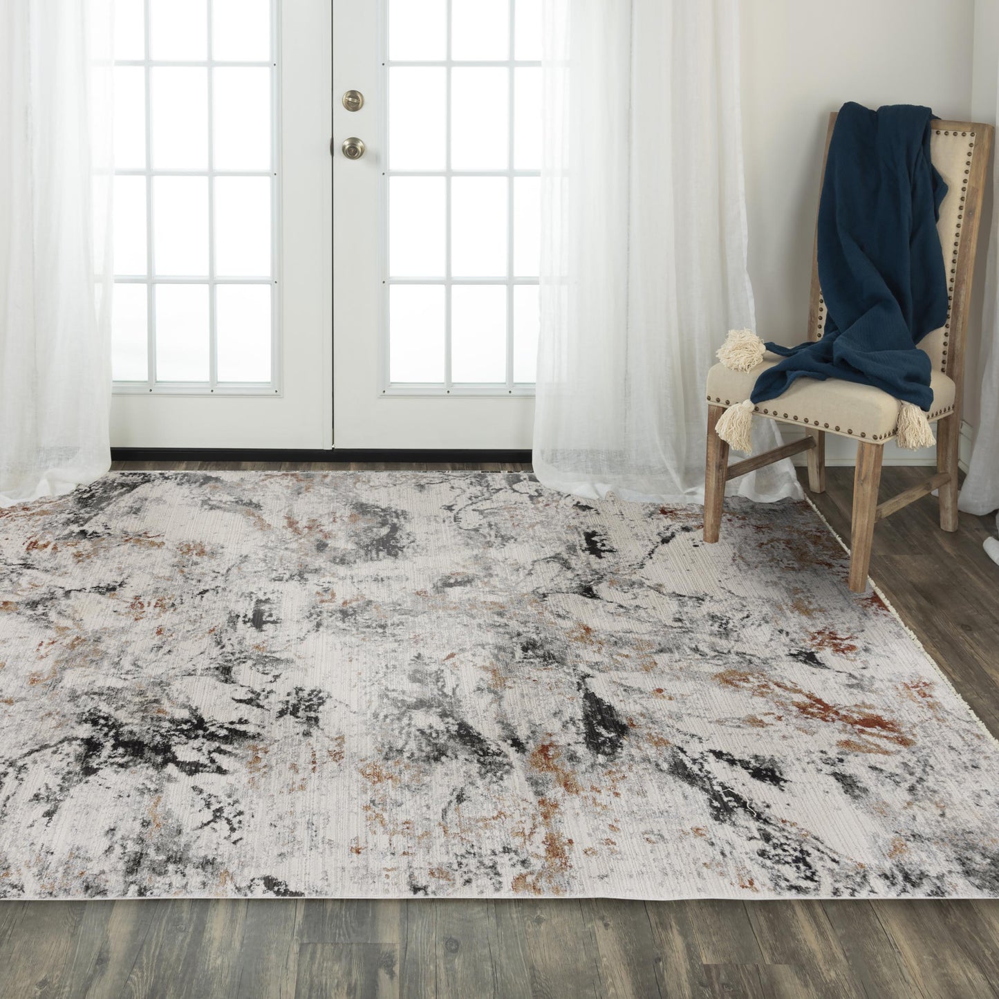 Area rug, contemporary style, 4' x 6'.