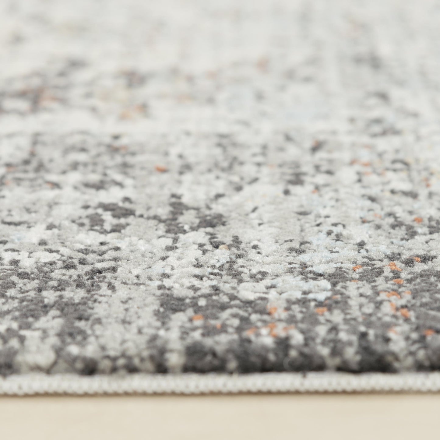 Contemporary rug, 4' x 6'.