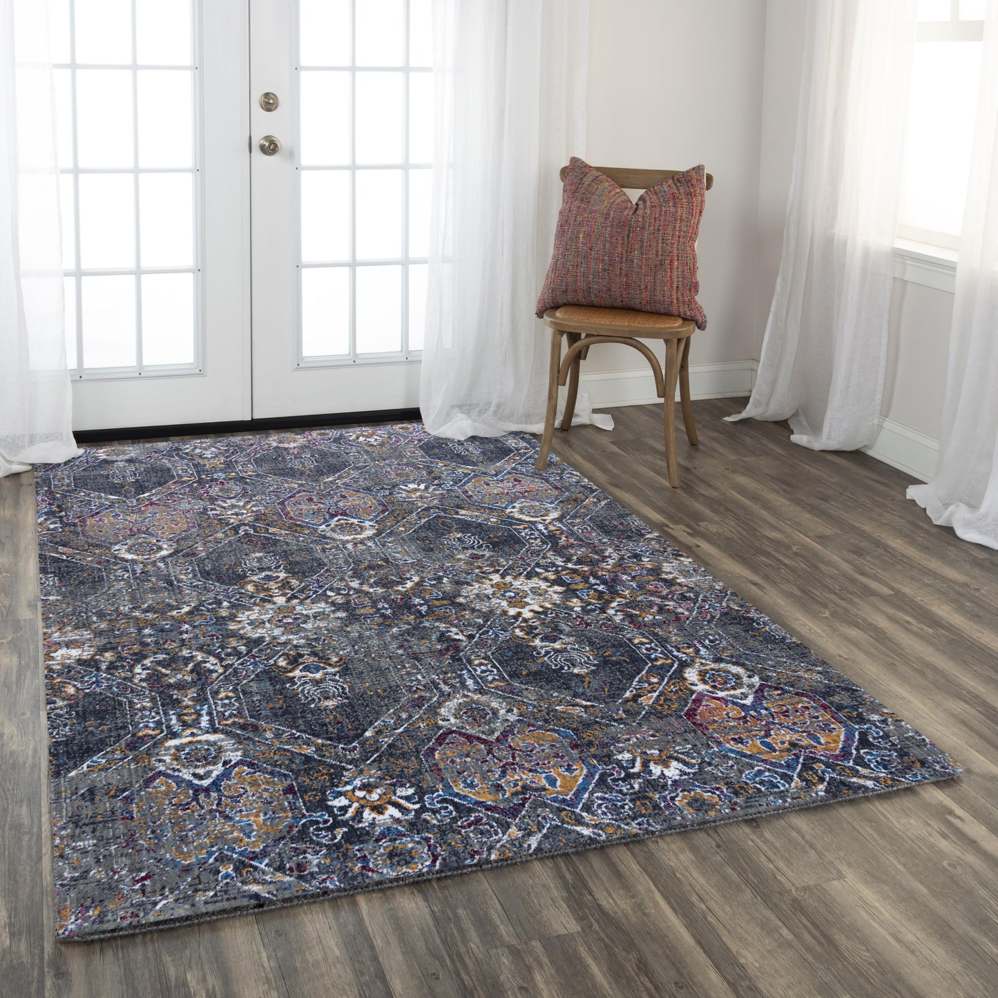 Traditional rug, 10' x 13'.