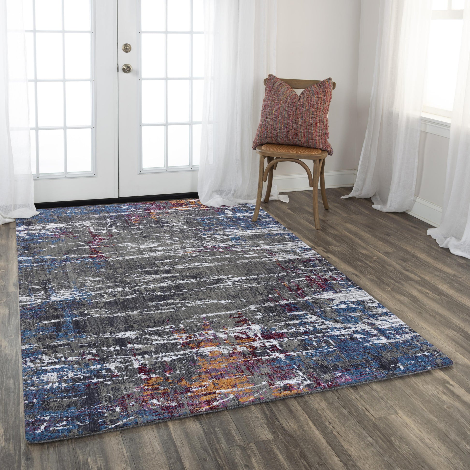 Contemporary area rug, 5' x 8'.