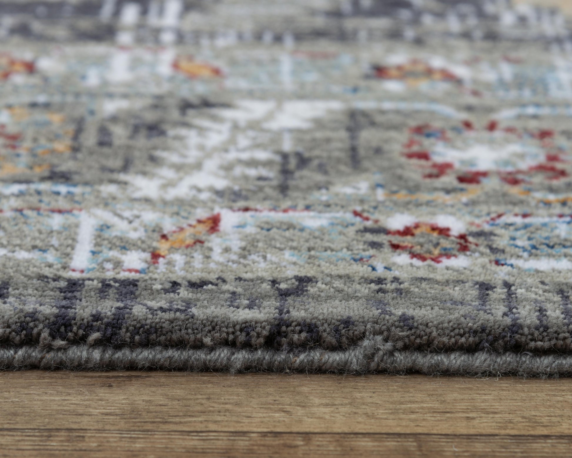 Traditional rug, 2' x 8'.