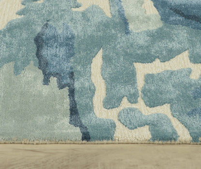 Modern rug, 10' x 13'.