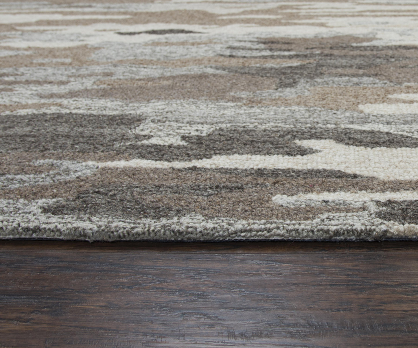 Rug, 10' x 13'.