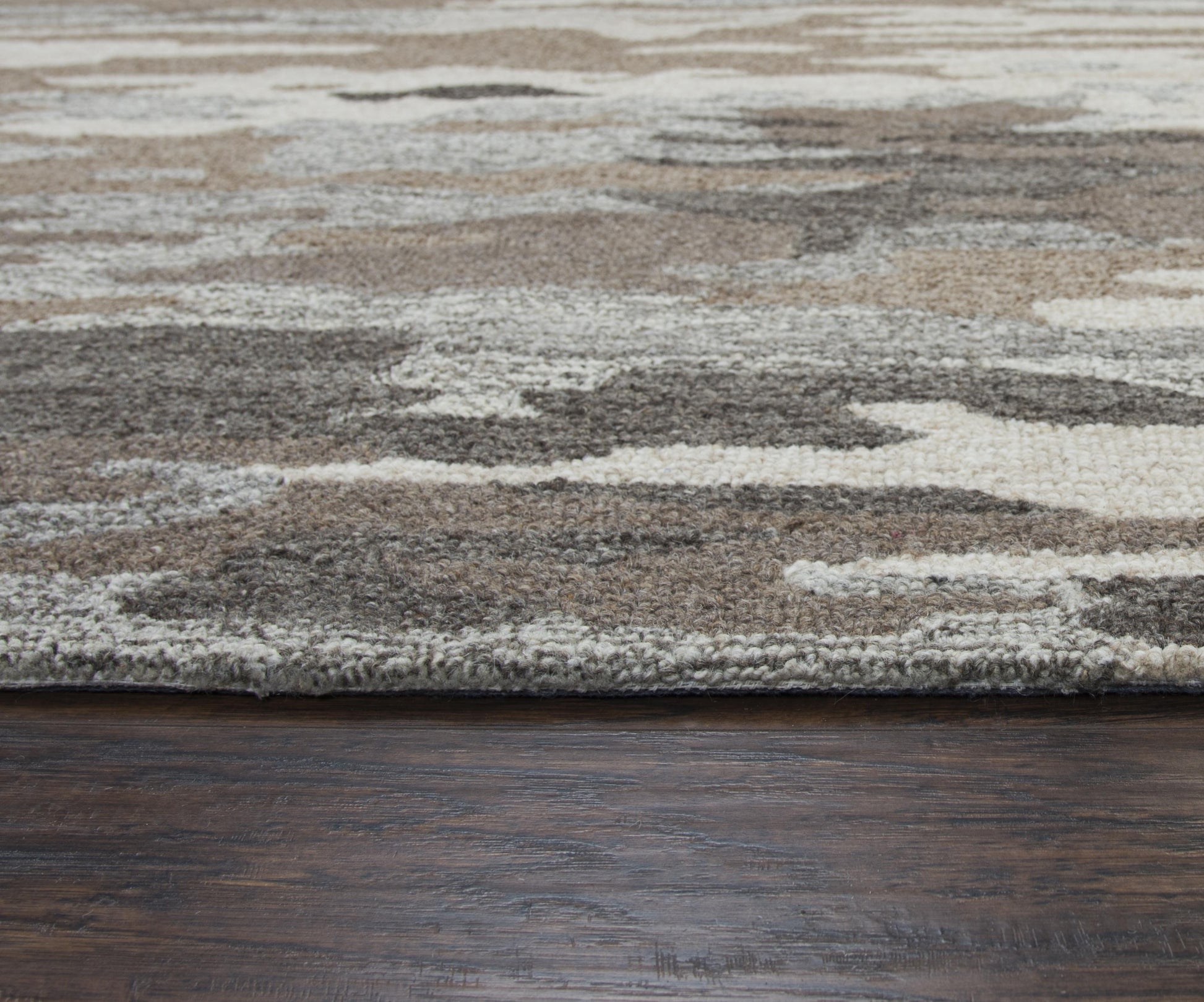 Area rug, 5' x 8'.