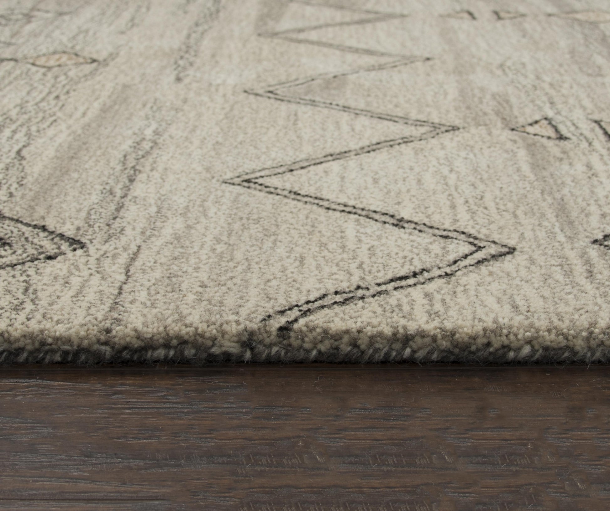 Traditional rug, 3' x 5'.