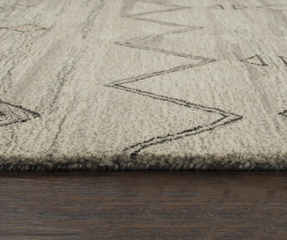 Traditional rug, 3' x 5'.